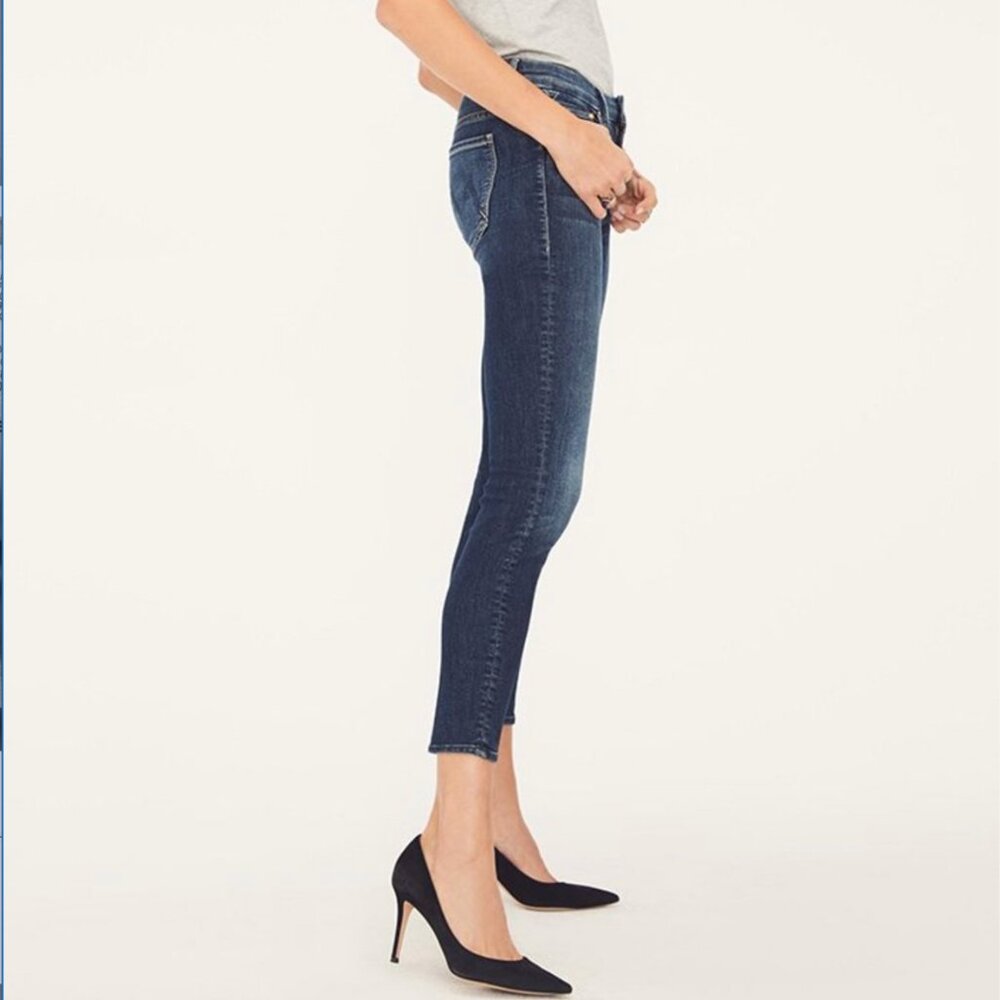 MOTHER Denim Looker Crop Jeans - On the Edge - Picture 2 of 11